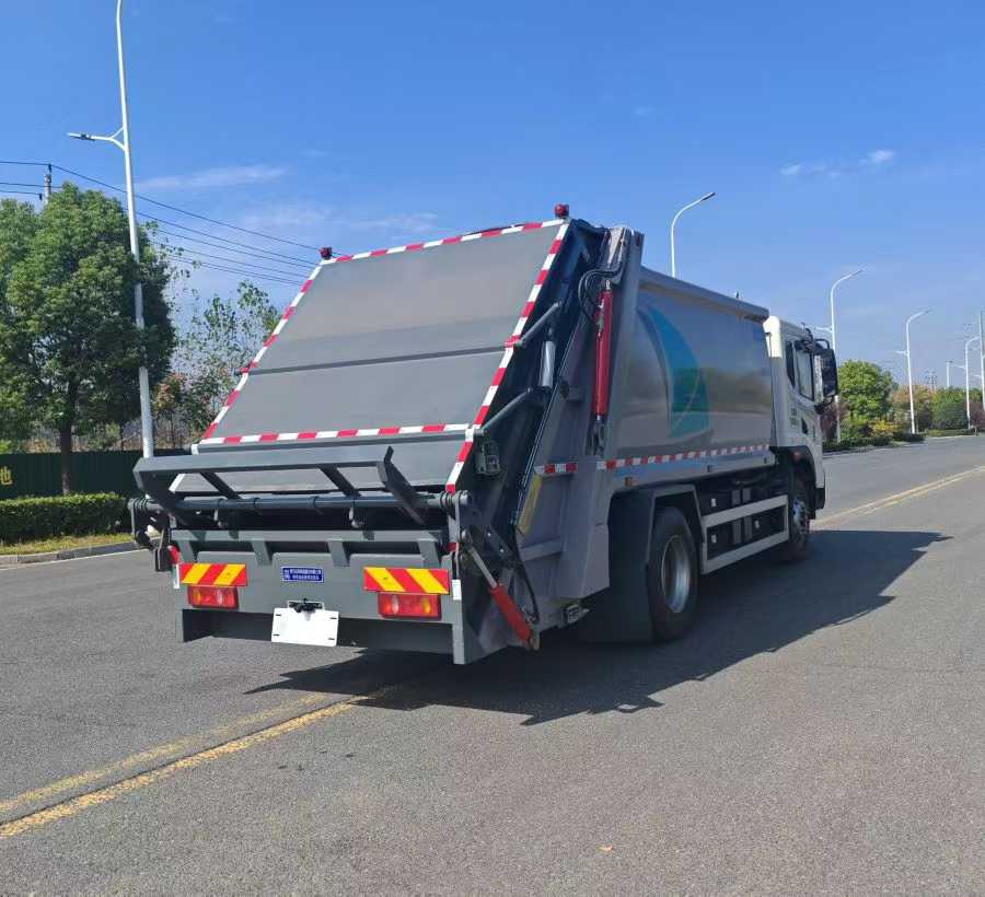 東風(fēng)華神18噸純電動壓縮式垃圾運輸車圖片4