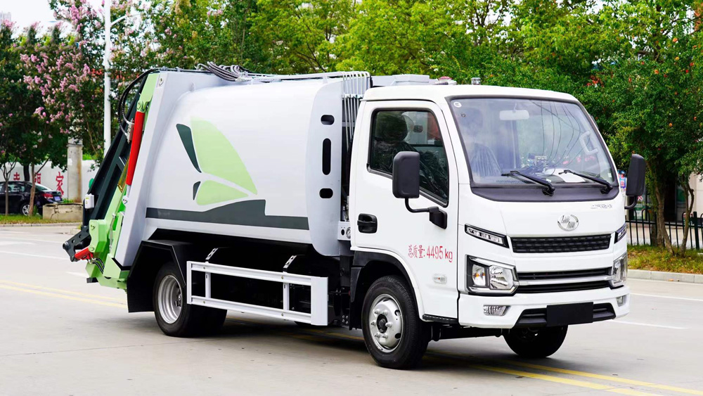 上汽躍進4方純電動壓縮式垃圾車EV