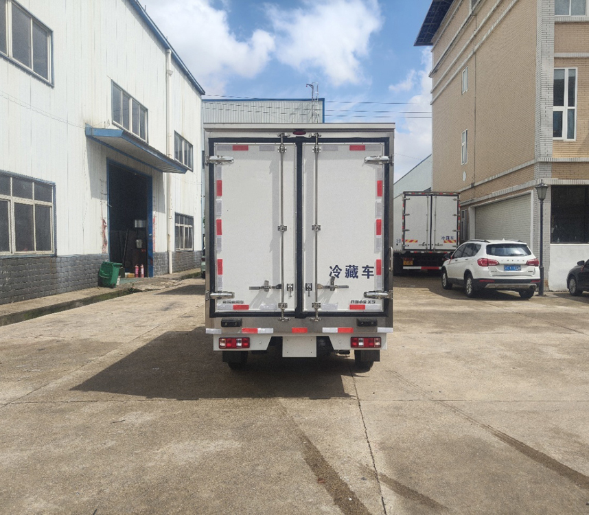 奇瑞開(kāi)瑞X5純電動(dòng)冷藏車50.38度電EV圖片5