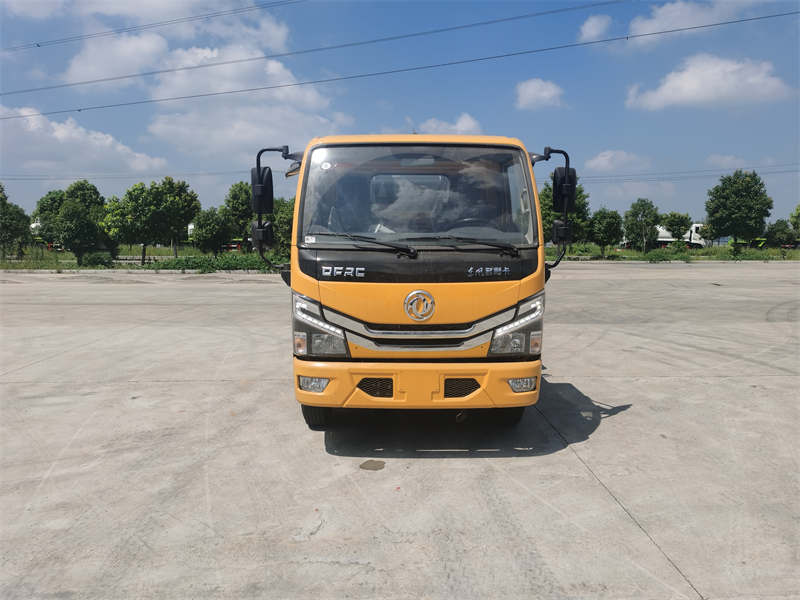 東風(fēng)小多利卡高端瀝青灑布車(chē)圖片2